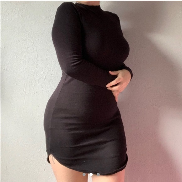 SOLD ON Ⓜ️. FOREVER 21 BLACK BODYCON DRESS - Picture 2 of 3